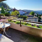 Birds Eye Mountain View At Balcony, Parking Free, New Kitchen, Renovated Bathroom Apartmán