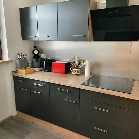 Birds Eye Mountain View At Balcony, Parking Free, New Kitchen, Renovated Bathroom Apartamento