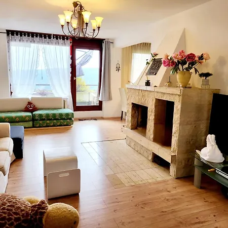 Apartmán Birds Eye Mountain View At Balcony, Parking Free, New Kitchen, Renovated Bathroom